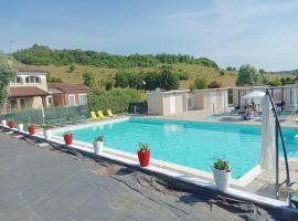 Appartamento al Feudo-piscina e parcheggio gratuito, hotel em Asti