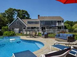 Beautiful Spacious Family Retreat w Pool