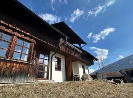 Höf Hof Appartements - Traditional cozy mountain house with view and garden