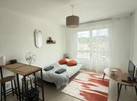 Joli studio rénové à 10 minutes de Bordeaux