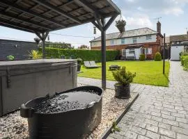 Gym - Hot tub - Sauna - Pet - Parking - Sleeps 6