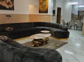4 bedroom apartment Magodo GRA, hotel in Sagisa