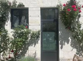 Chambre cosy dans dépendance avec abri vélos