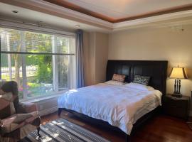 Two-bedroom lucky en-suite with private entrance and bathroom in close to YVR Richmond, hotel a Richmond