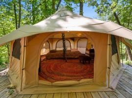 RRG Glamping Tent, Heated, Fire Pit, Hot Tub, Hotel in Stanton