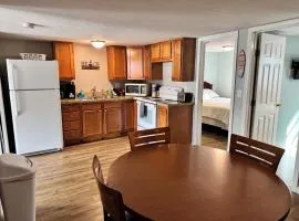 Pet Friendly Walk to Lake Firepit And Grill