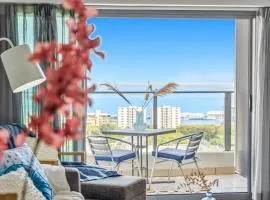 Bluey - Ocean Views, CBD, Infinity Pool and Gym
