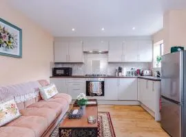 Stylish 2-Bed Bungalow Royal Oldham Hospital