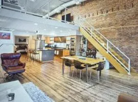Stillwater Loft Main Street River View in Hot TUB