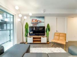 Luxury Downtown Toronto 2BR Condo free parking Sleeps 7 Pool Spa Gym Steps to UofT Subway & Hospitals, hotel em Toronto