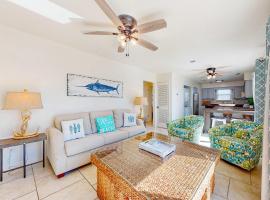Family Friendly Condo across from Beach with Balcony, hotel Gulf Shoresban