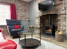 10 Crickhowell Cottages, Standard Street, Central Crickhowell