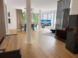 GoldenKey-Suites - Luxury Suite 'Perlachturm' - Direct Views of Rathausplatz & Perlach Tower - New in 2026