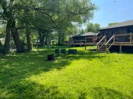 Lakeview Willow Bay Cottages in Harwood