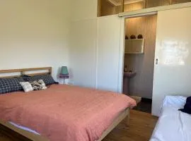 1 Bedroom Flat with Private Kitchen & Ensuite