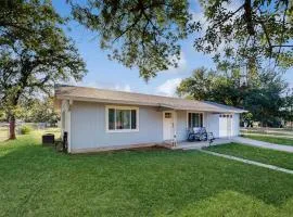 Cozy 2 Bedroom Home with Gas Grill, Patio, and Boat Parking
