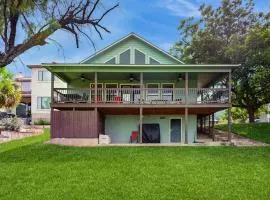 Waterfront House on Lake LBJ with Private Patio & Dock with Full Kitchen, WIFI