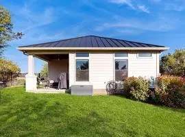 Stunning Lake House with Spacious Bedrooms - Minutes to Local Attractions