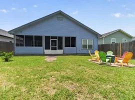 Coastal 3BR Family Home Sleeps 9 Pet Friendly