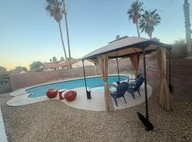 4 bedroom Luxuriously Furnished Modern Mansion With Pool, Spa, and Patio, hotell i Las Vegas