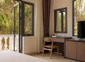 Rừng Lá Kim Resort, Hotel in Đà Lạt
