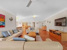 Spacious Broulee Retreat Near Beach