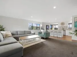 Pet-Friendly Home Walk to Beach