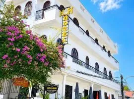 H&H Diamond Nail Hotel