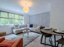 Sleeps 3 Apartment -Ascot Racecourse -Free Parking