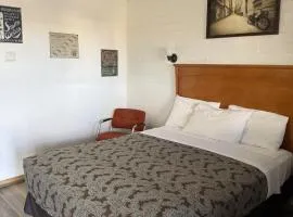 Highlander Room 9 Private Room near Route 66