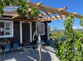 Ohel, hotel a Mullini i Danit