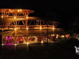 Osing Bamboo Resort Banyuwangi, hotel a Tamansuruh