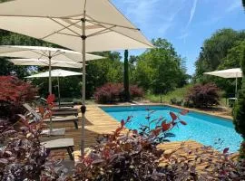 Le Baccara Lodge, véritable maison de famille avec piscine et parc
