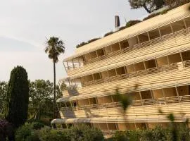 Hotel Ventura Saint-Tropez, Tapestry Collection By Hilton