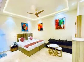 NEW BEST HOTEL - THE B-INN - Premium & Best Comfortable and Luxury Stay - Near Kashi Vishwanath Temple & Ganga Ghat Varanasi - Free Room Service & Wi-Fi - BEST HOTEL IN VARANASI
