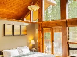 PNW King Suite - JettedTub - Mountain View Retreat