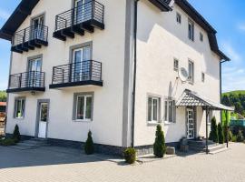 ЛІДІЯ, Hotel in Jassinja