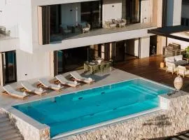 Villa Z1 Imotski - Luxury Retreat with Heated Pool & Spa