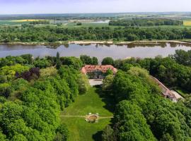 Hotel Schloss Storkau, khách sạn ở Tangermünde