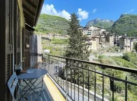 Peace and relaxation in Buggio, surrounded by greenery