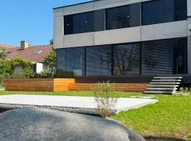 LAKE Villa Qbify - private lakeside living - eigener Strand