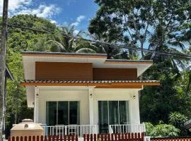 Cozy Forest Home 2 Bed Garden 3 min to Beach