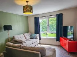 Modern 2 Bed Paisley Near RAH and Airport with Free Parking