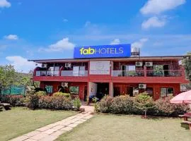 FabHotel Green Crystal