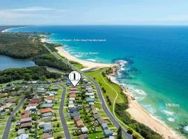 Pet-Friendly Home Walk to Beach - Kianga Comfort
