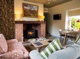 Drakes Rest, Kirklinton with hot tub, ideal romantic escape