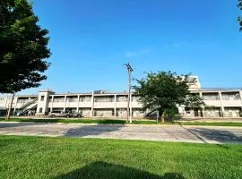Blue Way Inn & Suites Wichita East