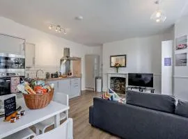 Dizzy Lows Modern 1 Bedroom Swanage Apartment with Sea View