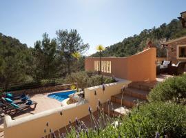 Villa Magdalena Calvia, hotelli, jossa on uima-allas kohteessa Calvia Town