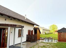 Casa Dijana - a quiet house with a garden near the spa โรงแรมในDobova